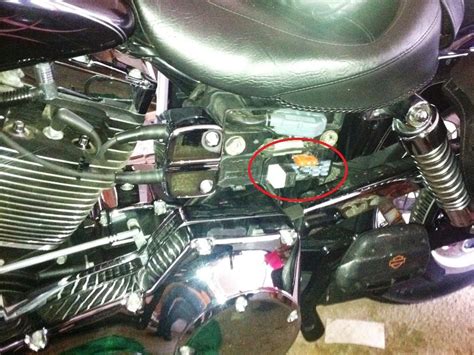 2010 harley dyna fuse cover